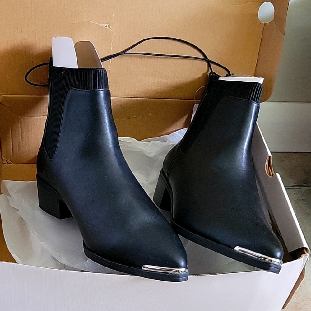 Worthington size 7.5M ankle boots